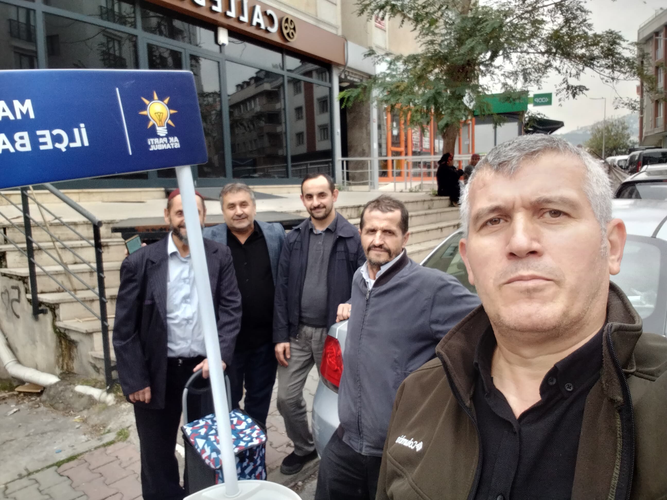 Bugün Aydınevler Mahallemizde kurduğumuz AK Nokta standımızda kıymetli vatandaşlarımızla bir araya geldik.