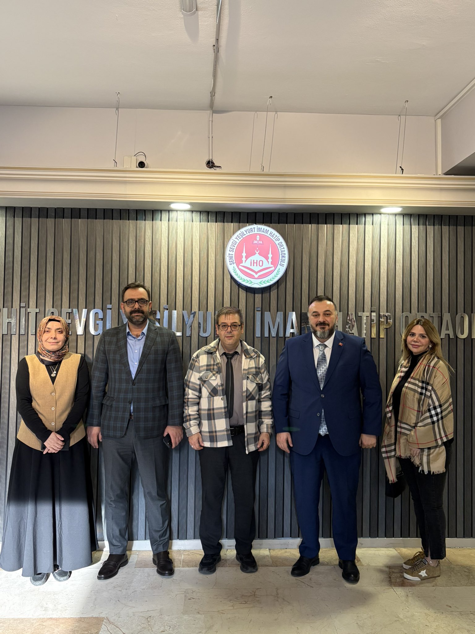 24 Kasım Öğretmenler Günü vesilesiyle, öğretmenlerimizi ziyaret ederek bu anlamlı günlerini tebrik ettik.