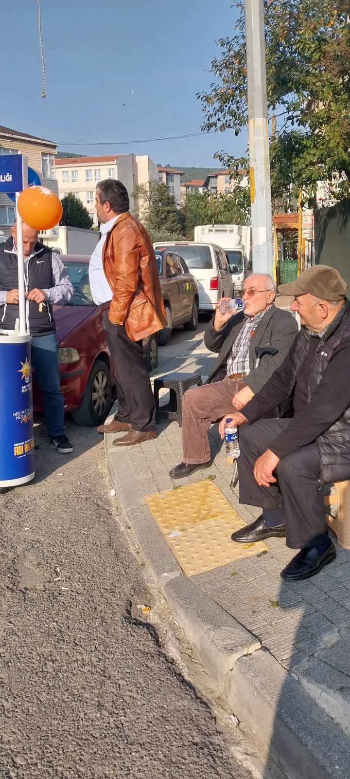 Esenkent Mahalle Teşkilatımızın koordinasyonunda Maltepe Meydanı’nda kurulan AK Nokta standımızla vatandaşlarımızla buluşmaya devam ediyoruz.