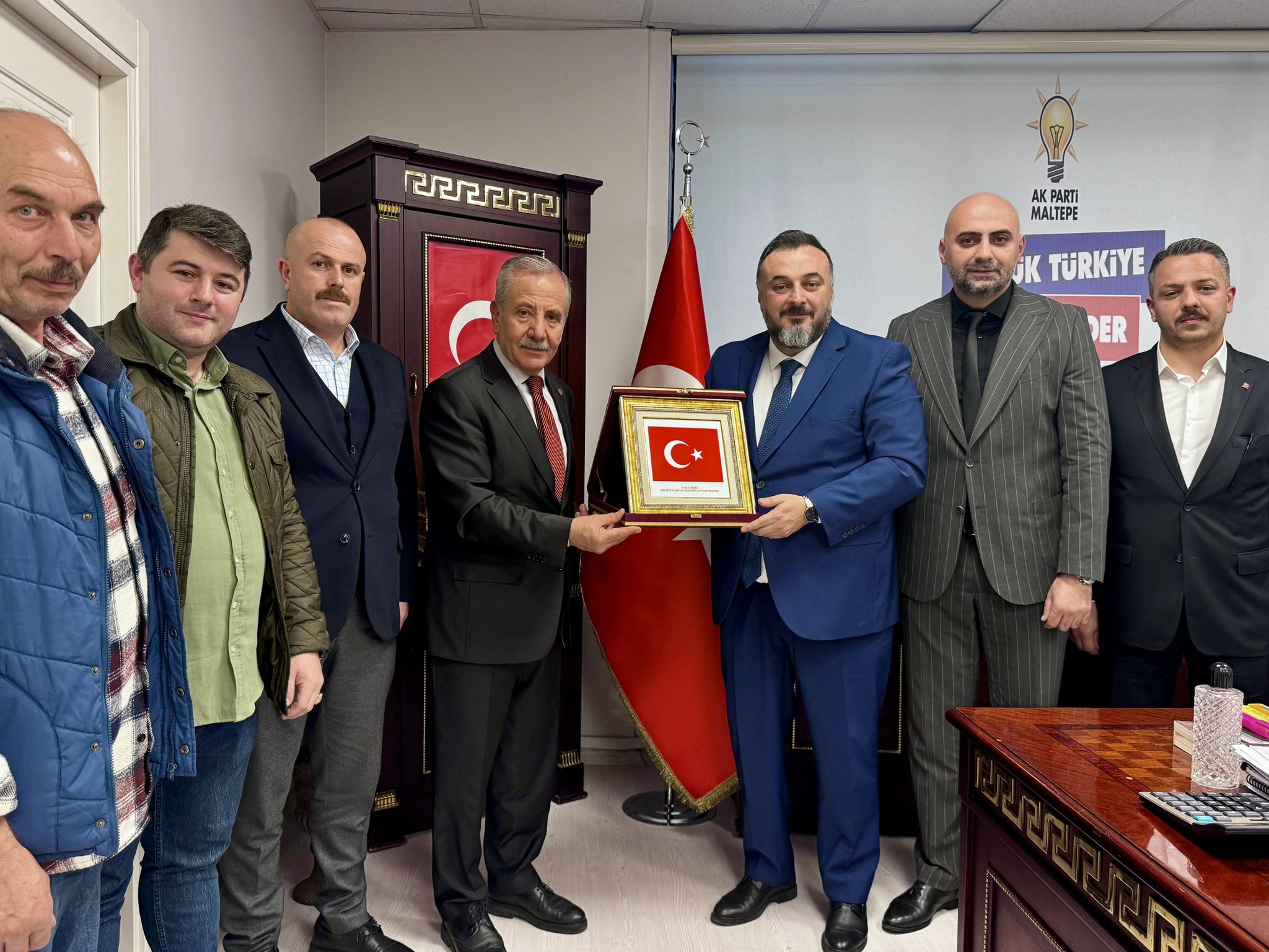 AK Parti Maltepe İlçe Başkanlığımıza ziyarette bulunan Maltepe Esnaf ve Sanatkârlar Odası Başkanı Sayın Yunus Erdel’e nazik ziyaretleri, samimi sohbetleri ve gösterdikleri muhabbet için teşekkür ediyoruz.