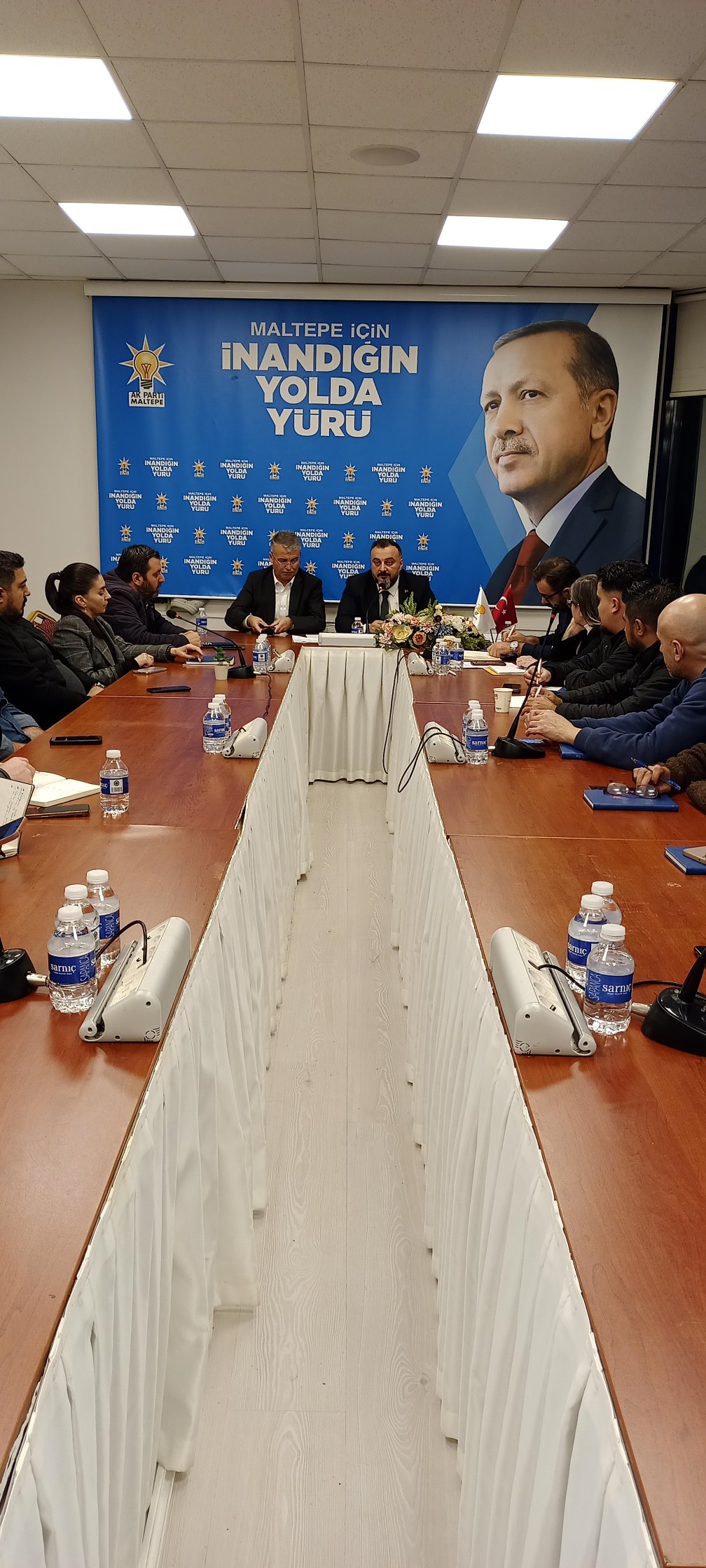 AK Parti Maltepe İlçe Başkanlığımızda, İlçe Başkanımız Sayın Serkan Bahadır’ın başkanlığında ve İl Gözetmenimiz Sayın Çetin Elevli’nin katılımlarıyla haftalık yönetim kurulu toplantımız gerçekleştirilmiştir.