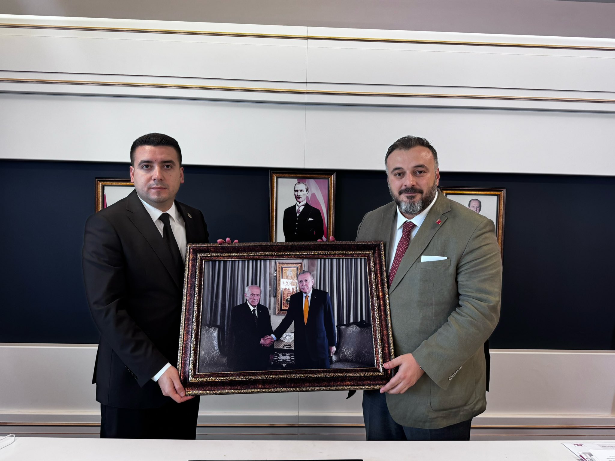 AK Parti Maltepe İlçe Başkanlığı olarak, Milliyetçi Hareket Partisi Maltepe İlçe Başkanlığını ziyaret ederek, hayırlı olsun dileklerimizi ilettik.