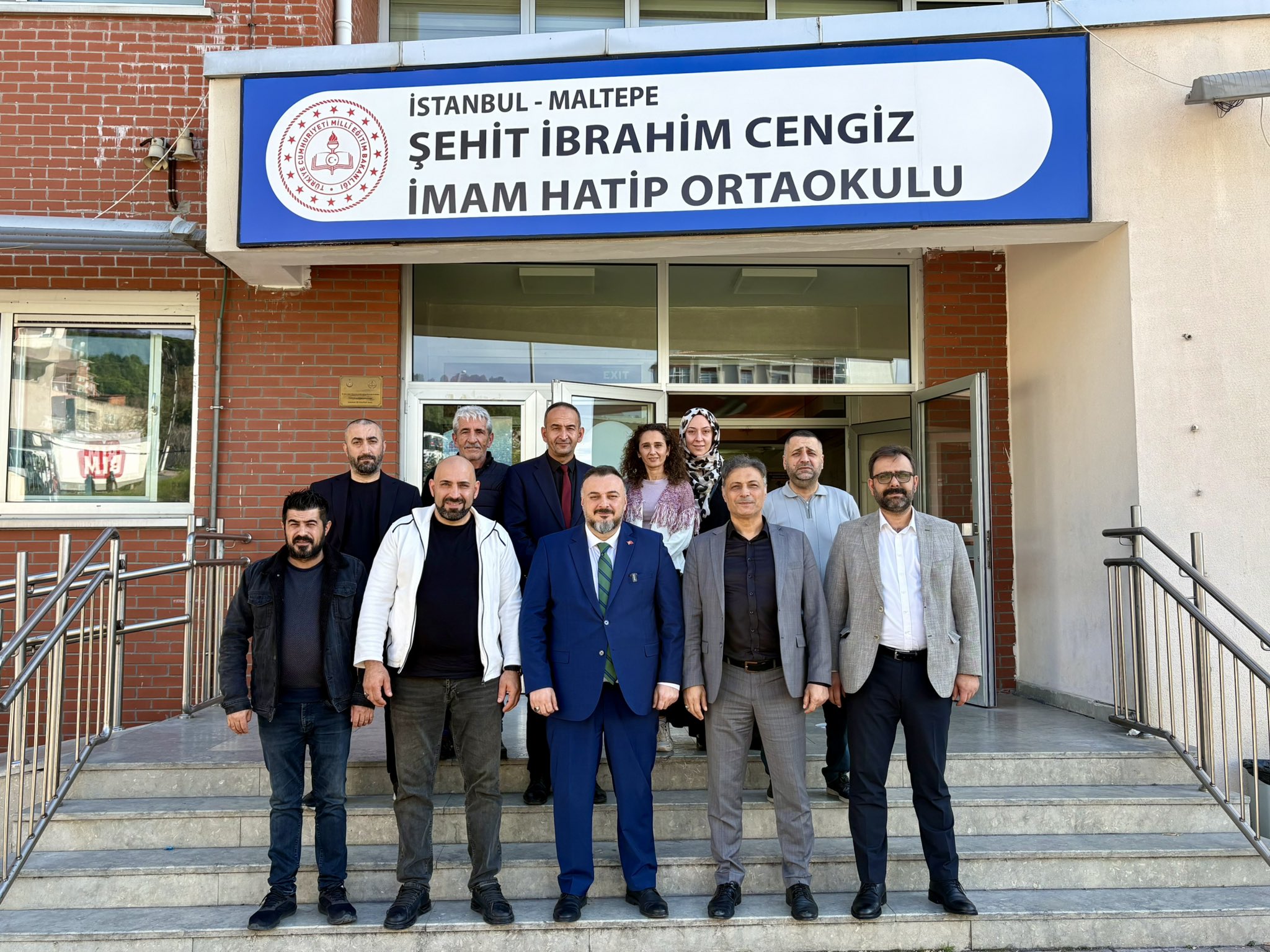 Şehit İbrahim Cengiz İmam Hatip Ortaokulumuzu ziyaret ederek, okul müdürümüz ve değerli okul aile birliği ile bir araya geldik.