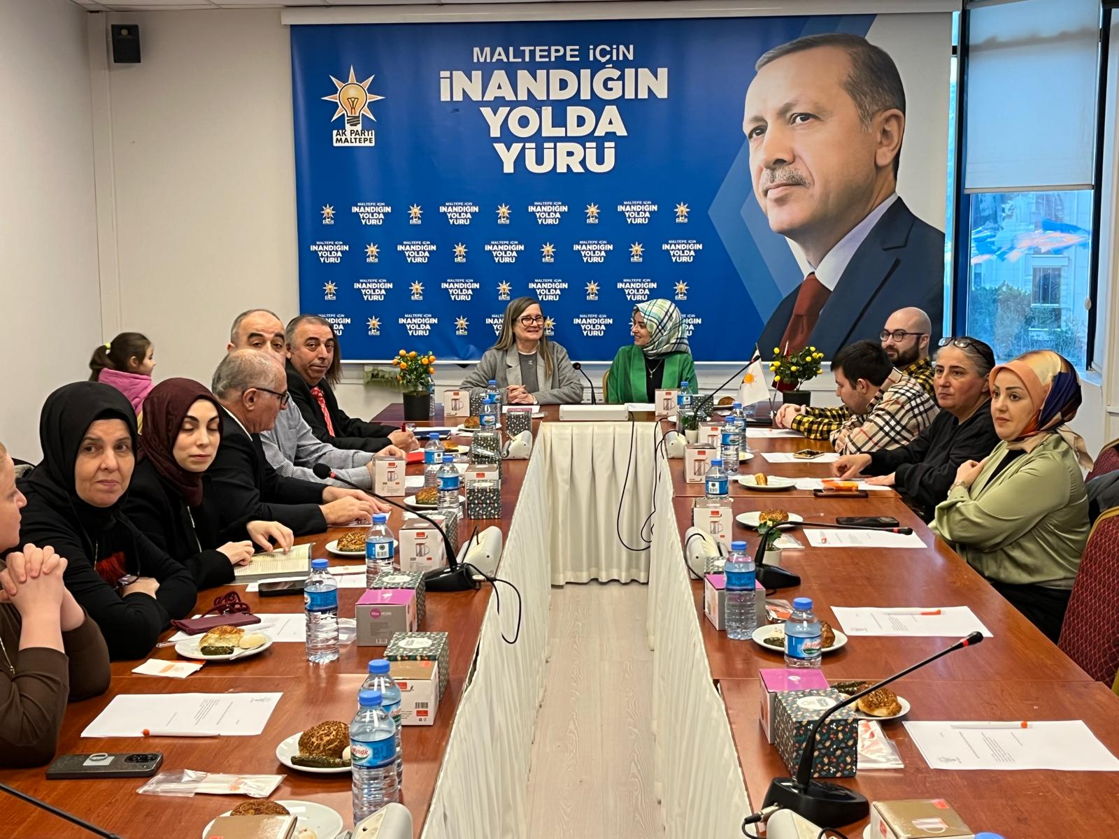 AK Parti İstanbul İl Başkanlığı’nda Mahalle Sekretarya Birim Başkanları Toplantısı Gerçekleştirildi