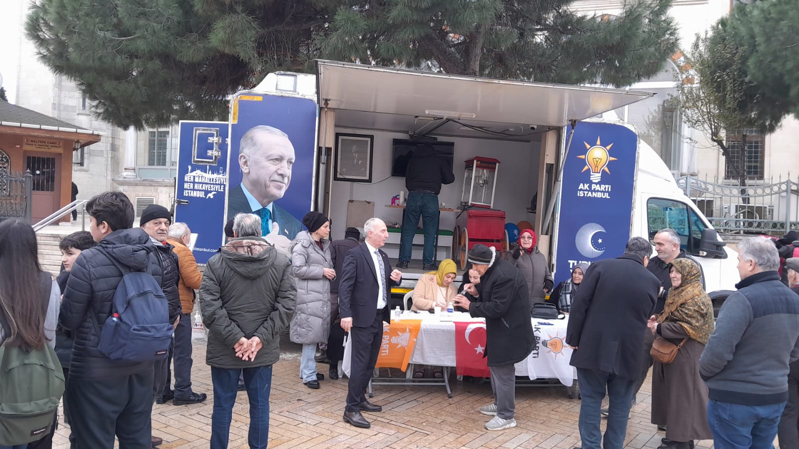 Maltepe Meydanı’nda Teşkilat Dayanışması: Bağlarbaşı ve Feyzullah Mahallelerimizle Saha Çalışması