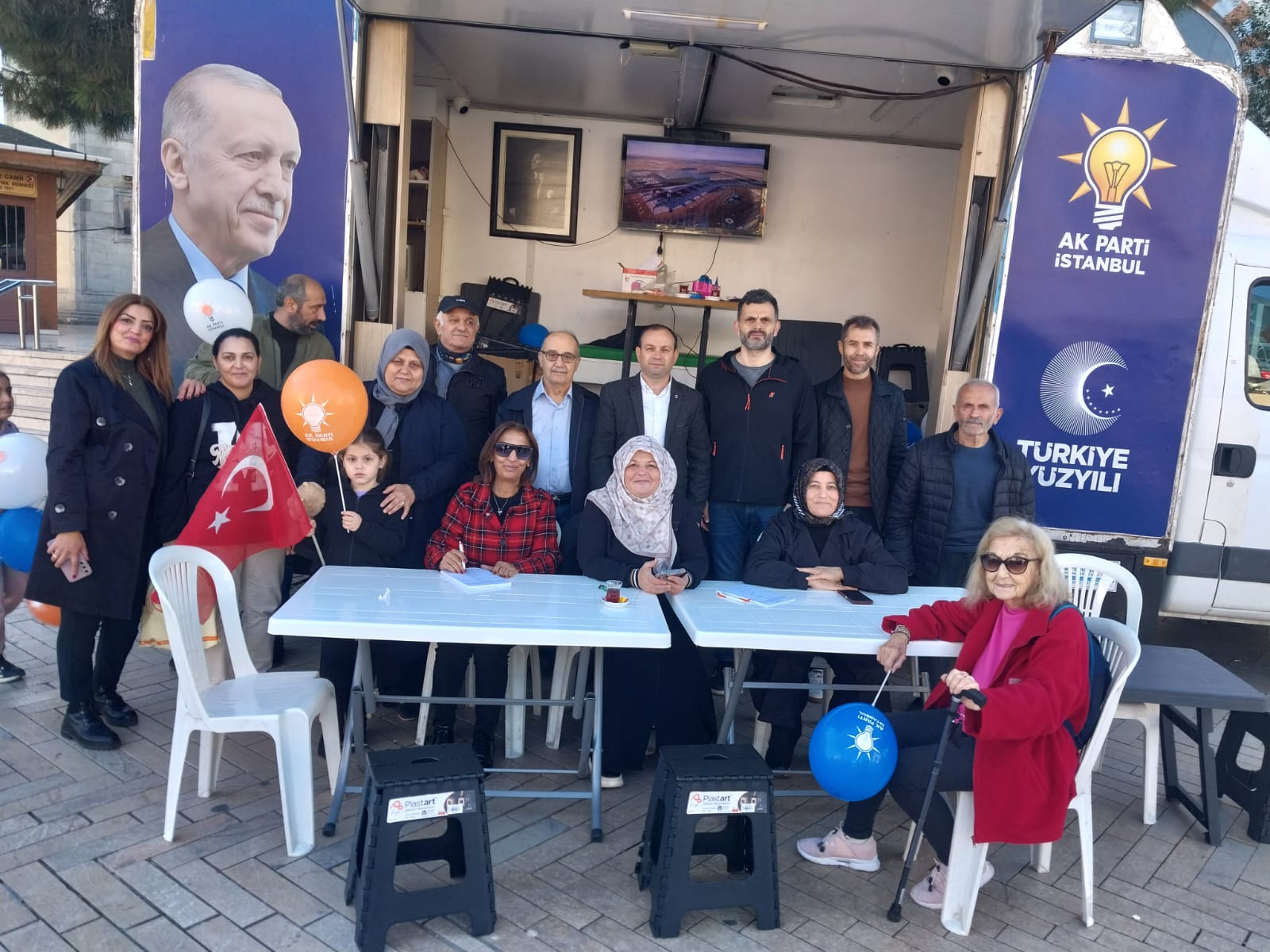 29 Ekim Cumhuriyet Bayramı’nın coşkusunu Maltepe Meydanı’nda açtığımız AK Nokta’da kıymetli hemşehrilerimizle birlikte büyük bir heyecan ve gururla yaşıyoruz.