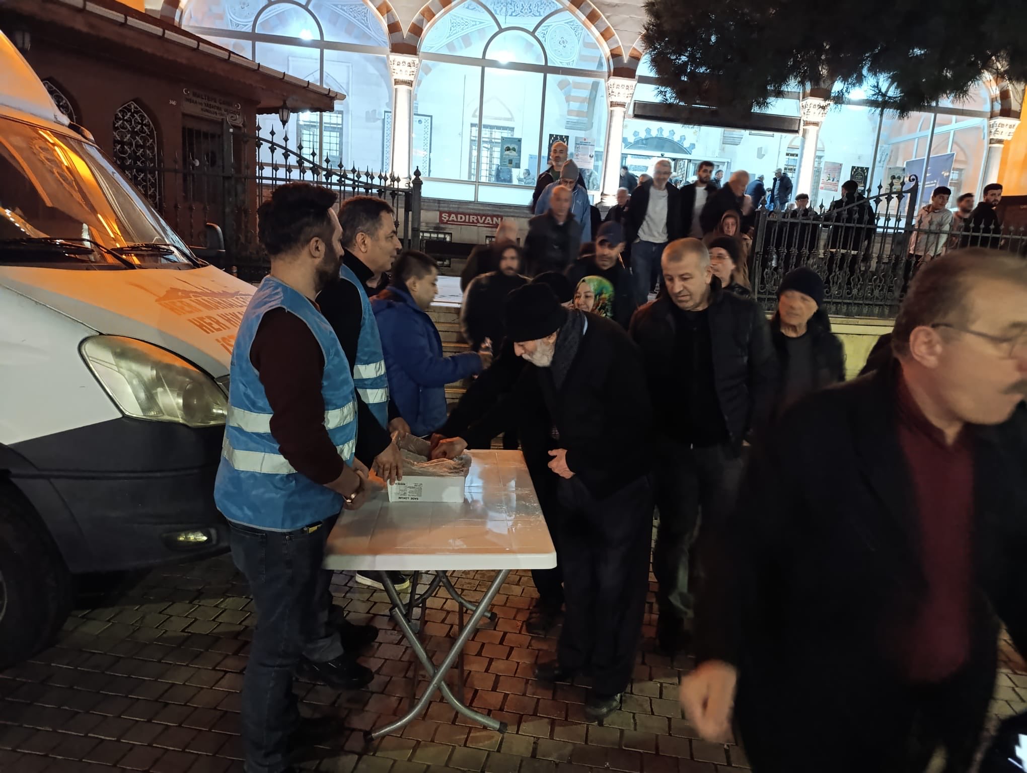 Gönül Birliğimiz Ramazan Bereketiyle Güçleniyor: Teravih Sonrası Hemşehrilerimizle Kucaklaştık