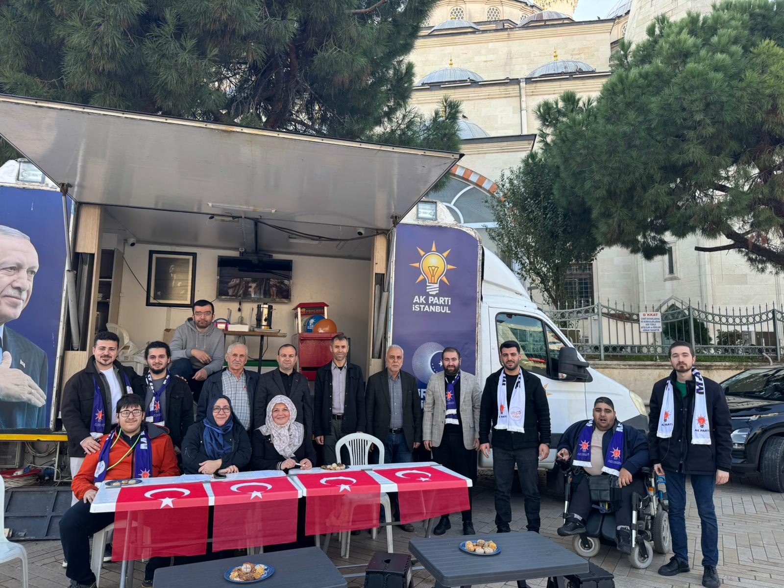 Bugün, Cevizli Mahalle Teşkilatımız, mahallemizde kurulan AK Nokta’da hemşehrilerimizle bir araya gelmiştir.